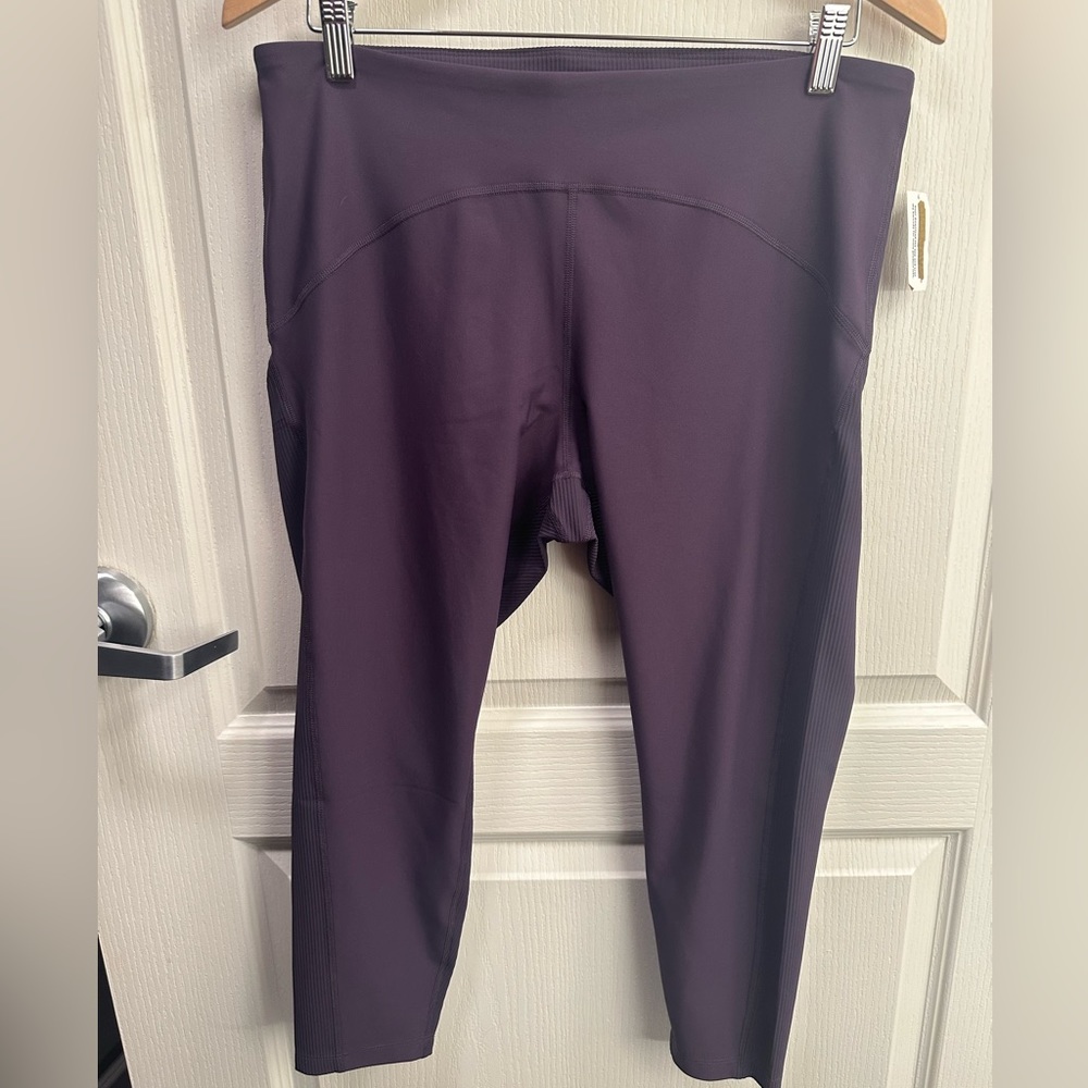 026 NWT OLD NAVY Go-Dry leggings.  Size XL petite.
